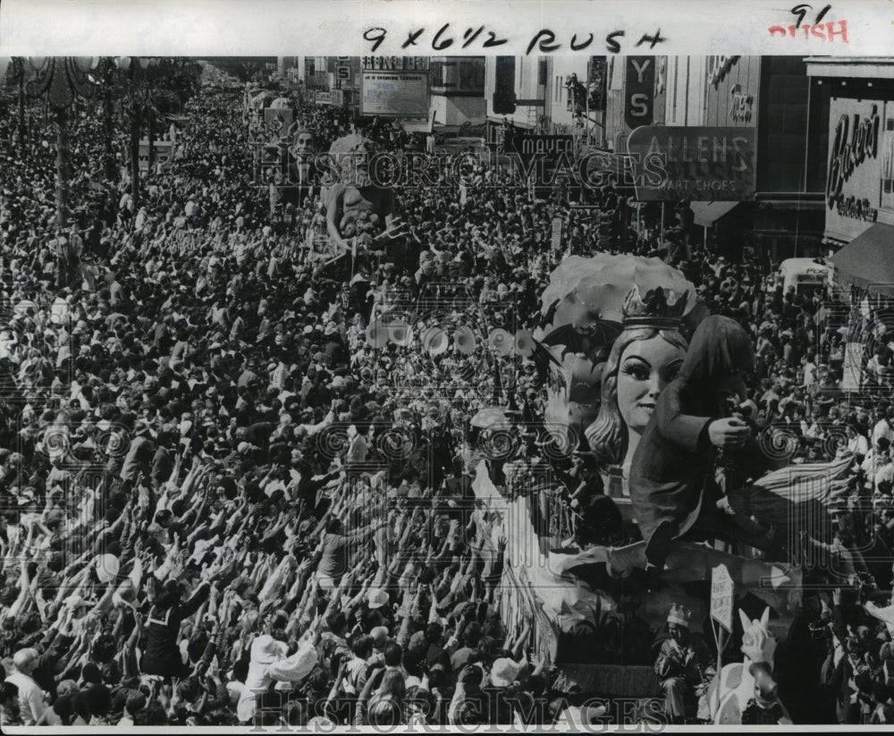 1971 Carnival Parade - Historic Images