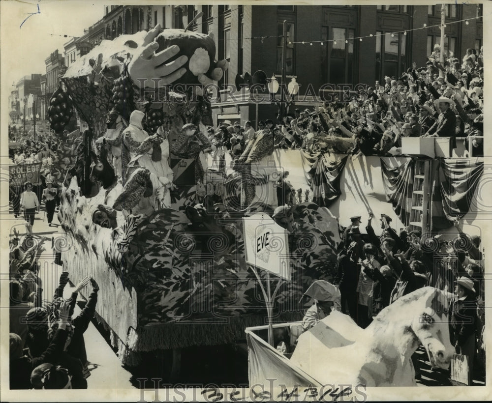 1967 Carnival Parade - Historic Images