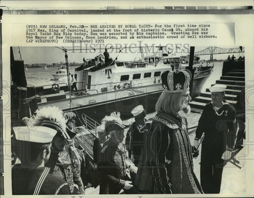 1971 Carnival Parade - Historic Images