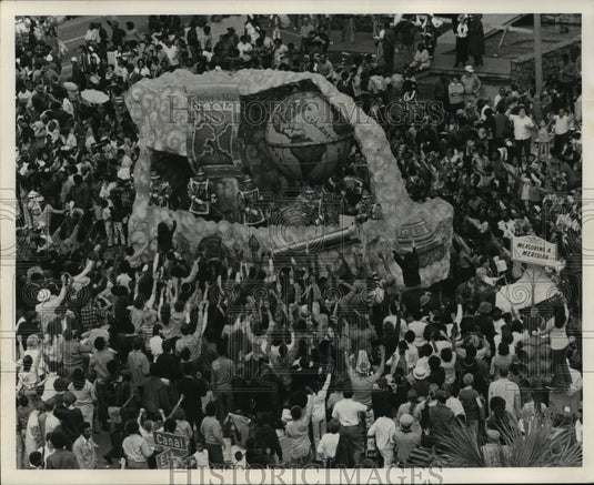 1972 Carnival Parade - Historic Images