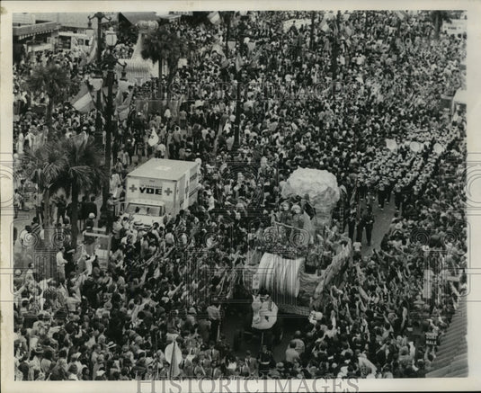 1972 Carnival Parade - Historic Images