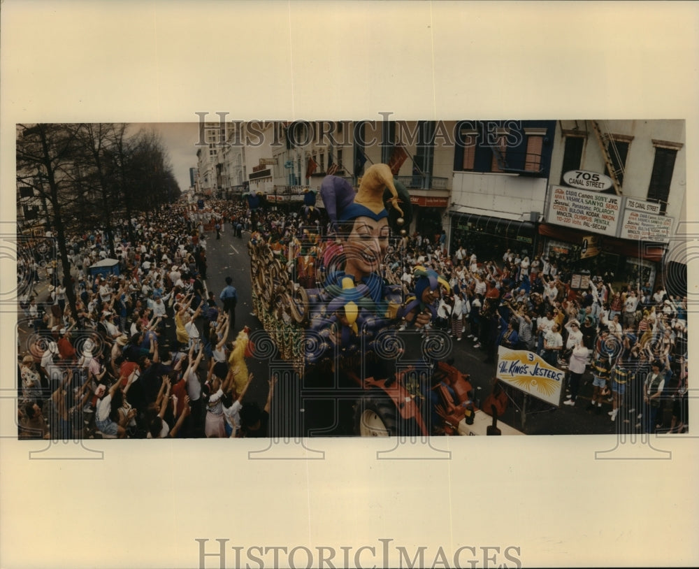 1995 Carnival Parade - Historic Images