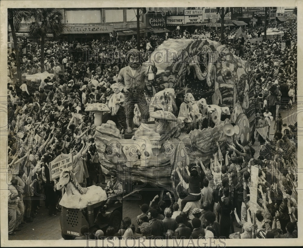 1972 Carnival Parade - Historic Images