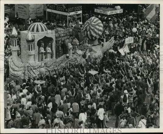 1972 Carnival Parade - Historic Images