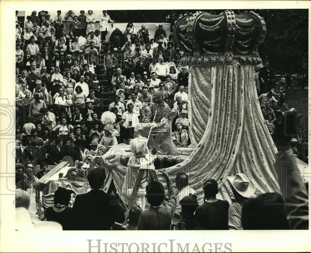 1980 Carnival Parade - Historic Images