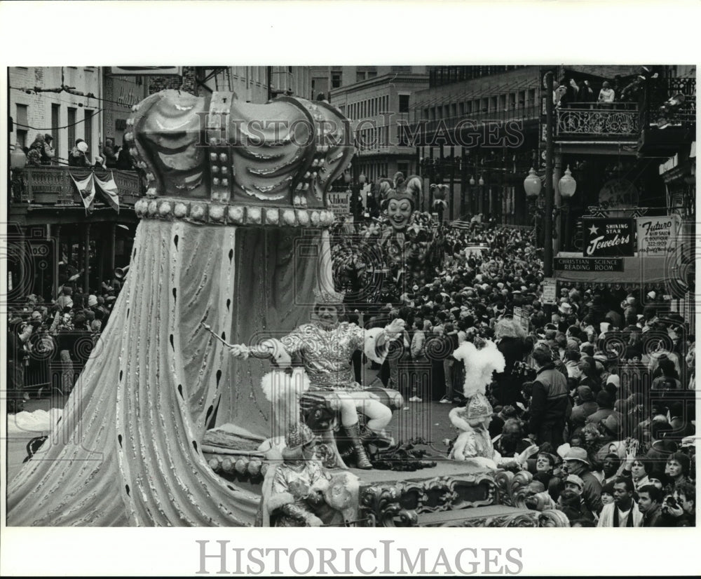 1986 Carnival Parade - Historic Images