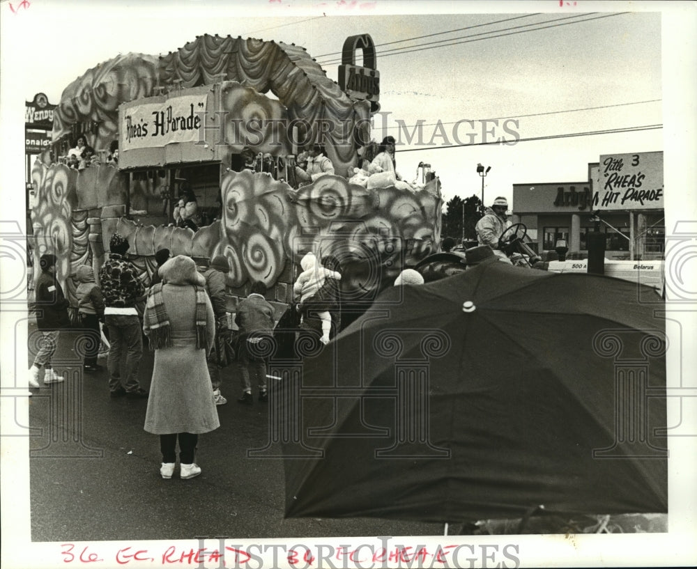 1988 Carnival Parade - Historic Images