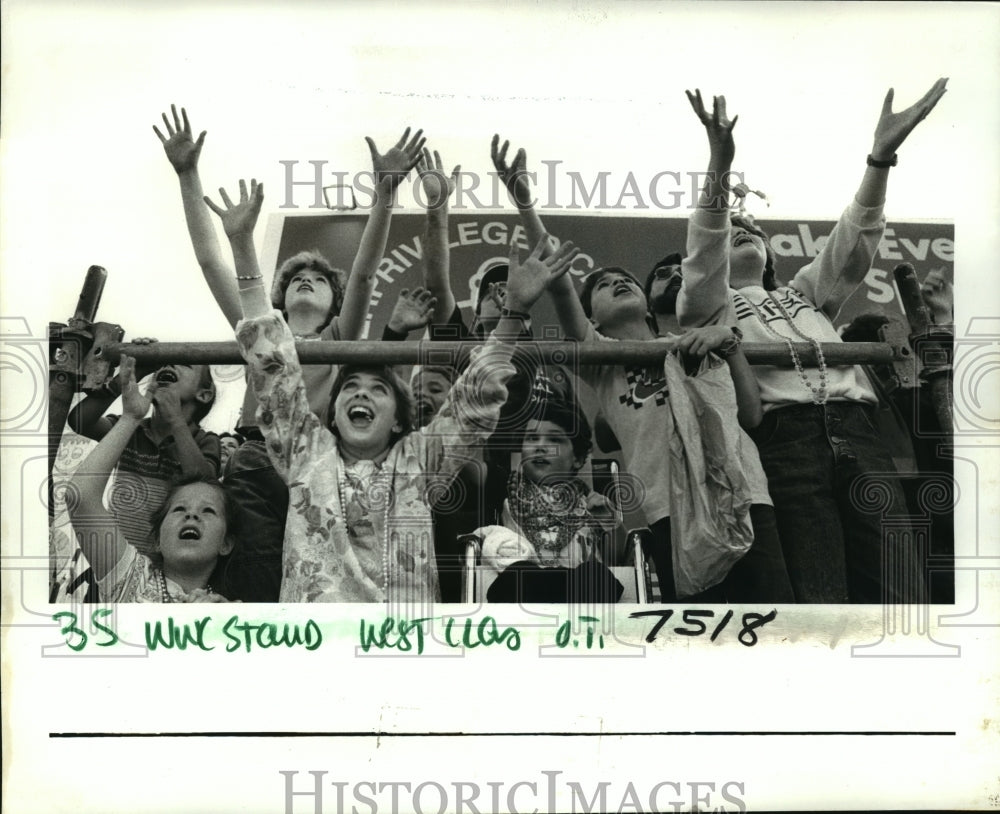 1986 Carnival Parade - Historic Images