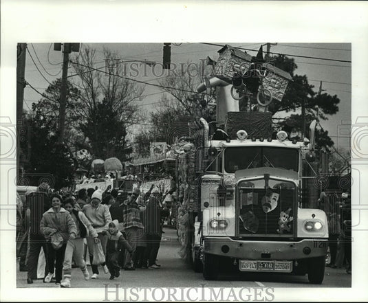 1986 Carnival Parade - Historic Images
