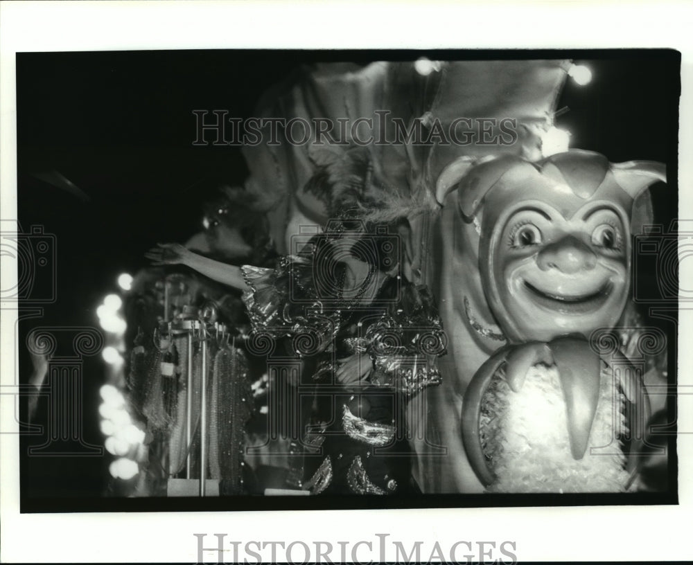 1988 Carnival Parade - Historic Images