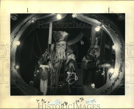1992 Carnival Parade Krewe of Saturn rolled through Kenner - Historic Images