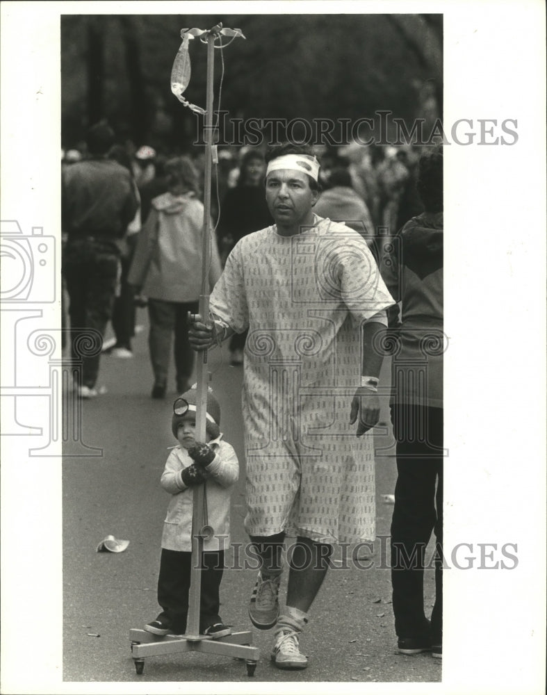 1984 Carnival Parade - Historic Images