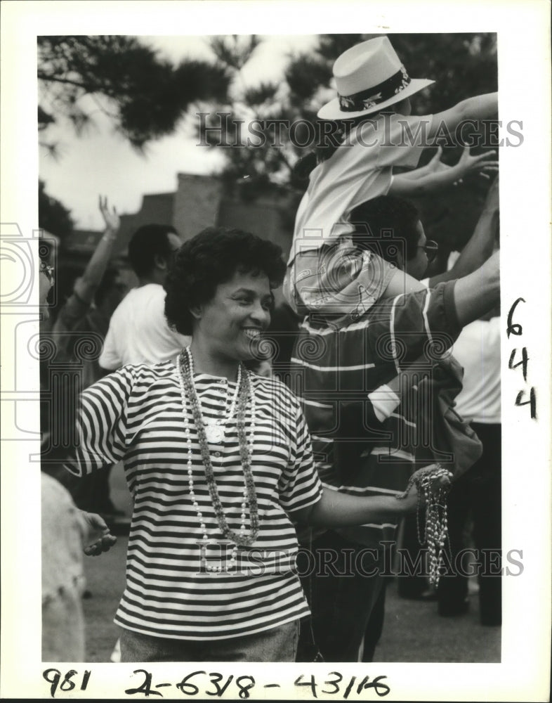 1989 Carnival Parade - Historic Images