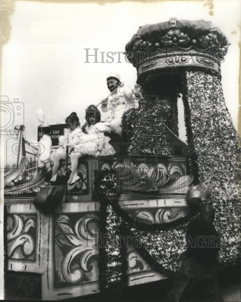 1978 Carnival Parade - Historic Images