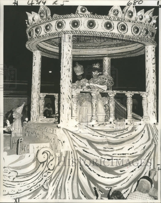 1973 Carnival Parade - Historic Images