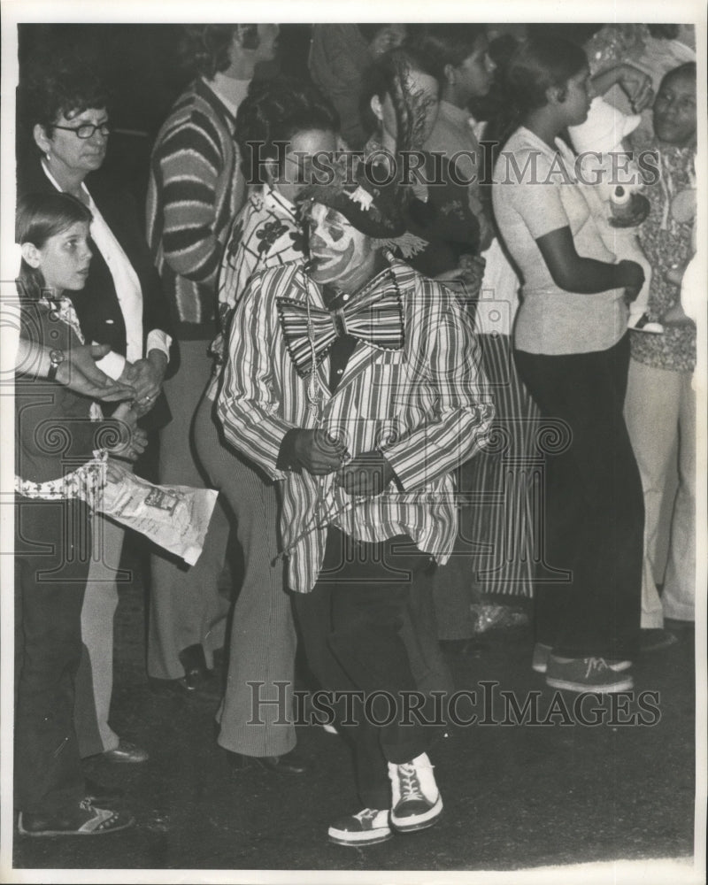 1974 Carnival Parade - Historic Images