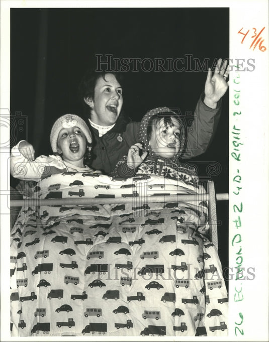 1987 Carnival Parade - Historic Images