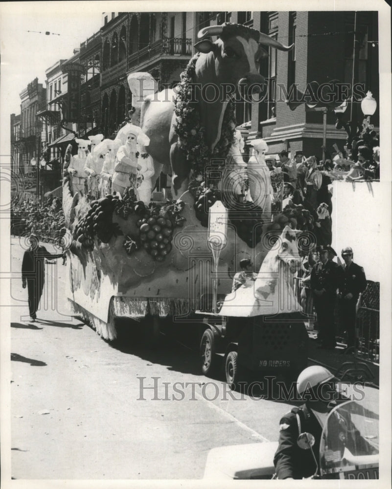 1970 Carnival Parade - Historic Images