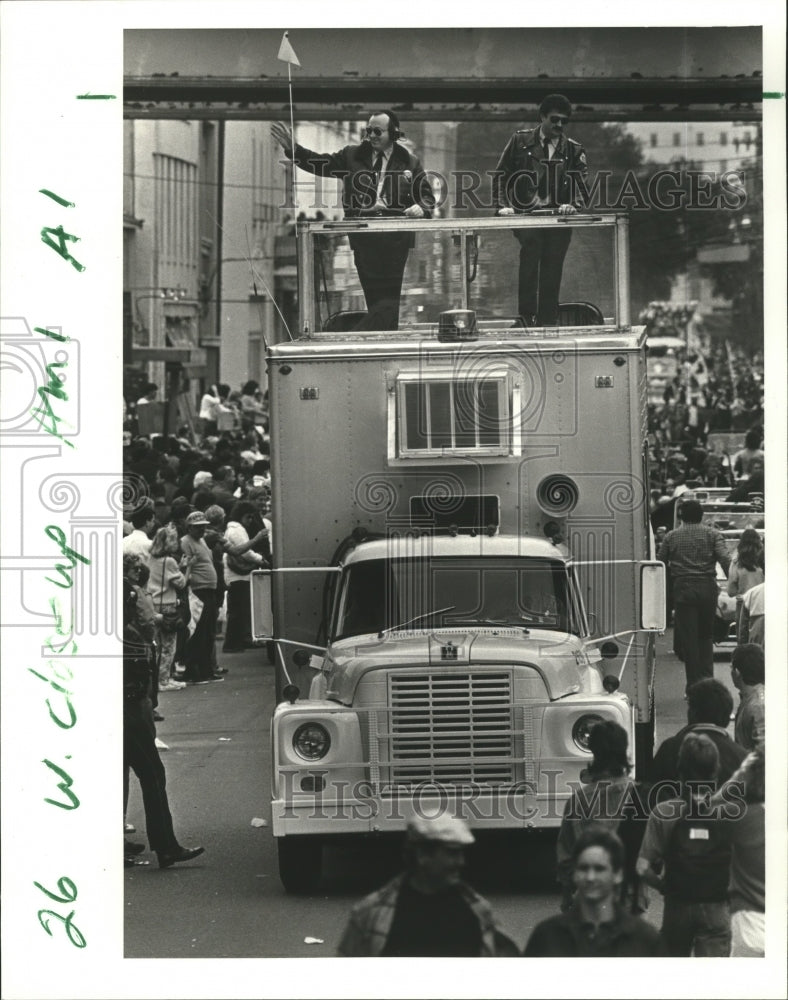 1986 Carnival Parade - Historic Images