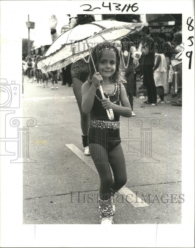 1981 Carnival Parade - Historic Images