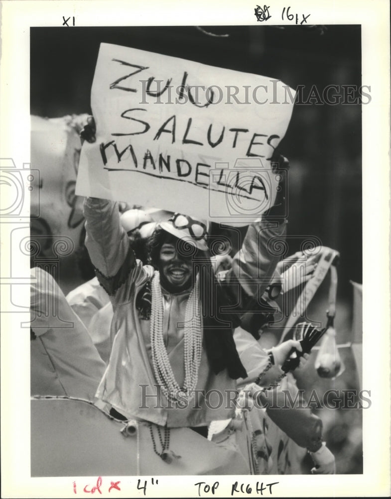 1990 Carnival Parade - Historic Images