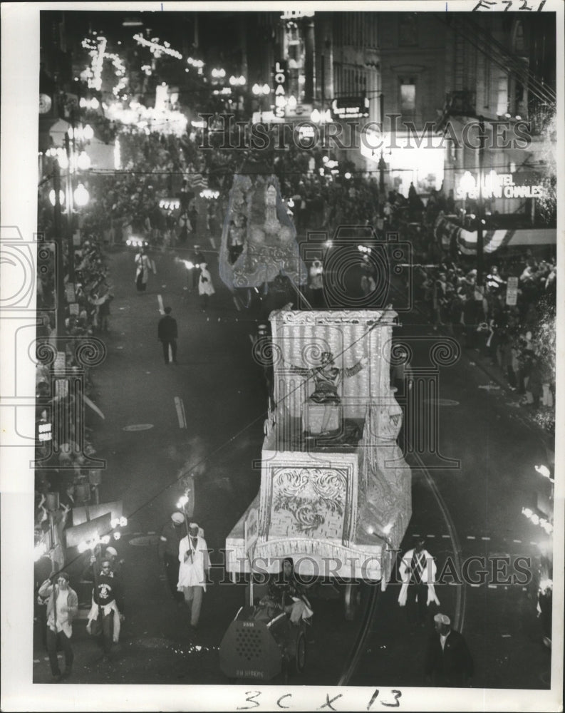 1966 Carnival Parade - Historic Images