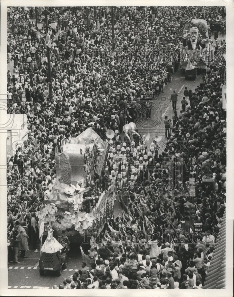 1972 Carnival Parade - Historic Images