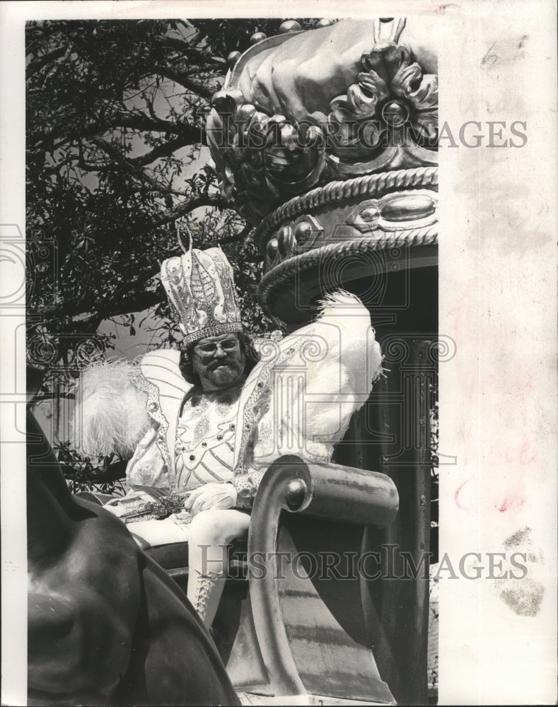 1974 Louis Reuther, king of the Okeanos Mardi Gras parade - Historic Images