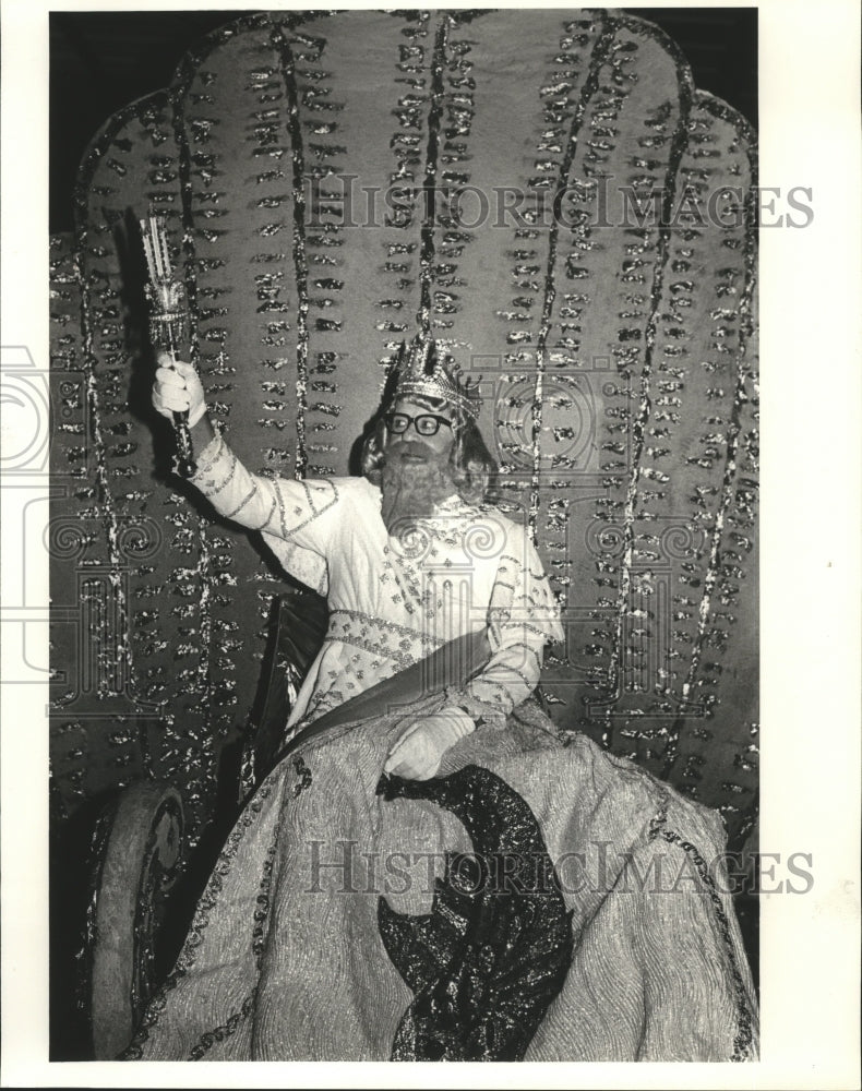 1980 Press Photo King of the Proteous parade rides on his float on Mardi Gras - Historic Images