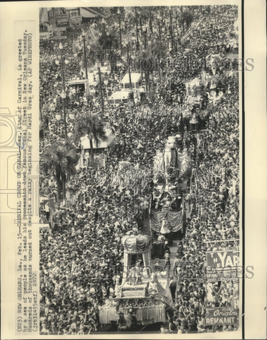 1972 Rex parade procession through thousands on Mardi Gras - Historic Images