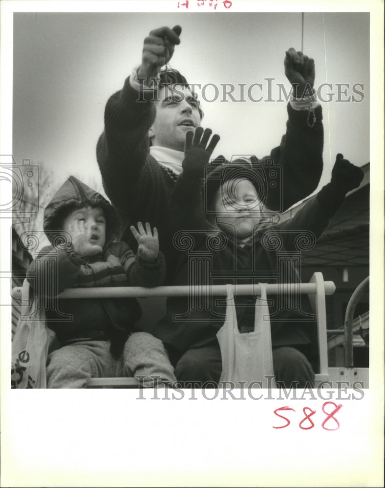 1989 Stephen Ehret waves to riders at the Ulysses Mardi Gras parade - Historic Images