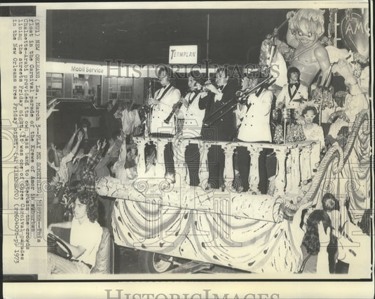 1973 Carnival Parade - Historic Images