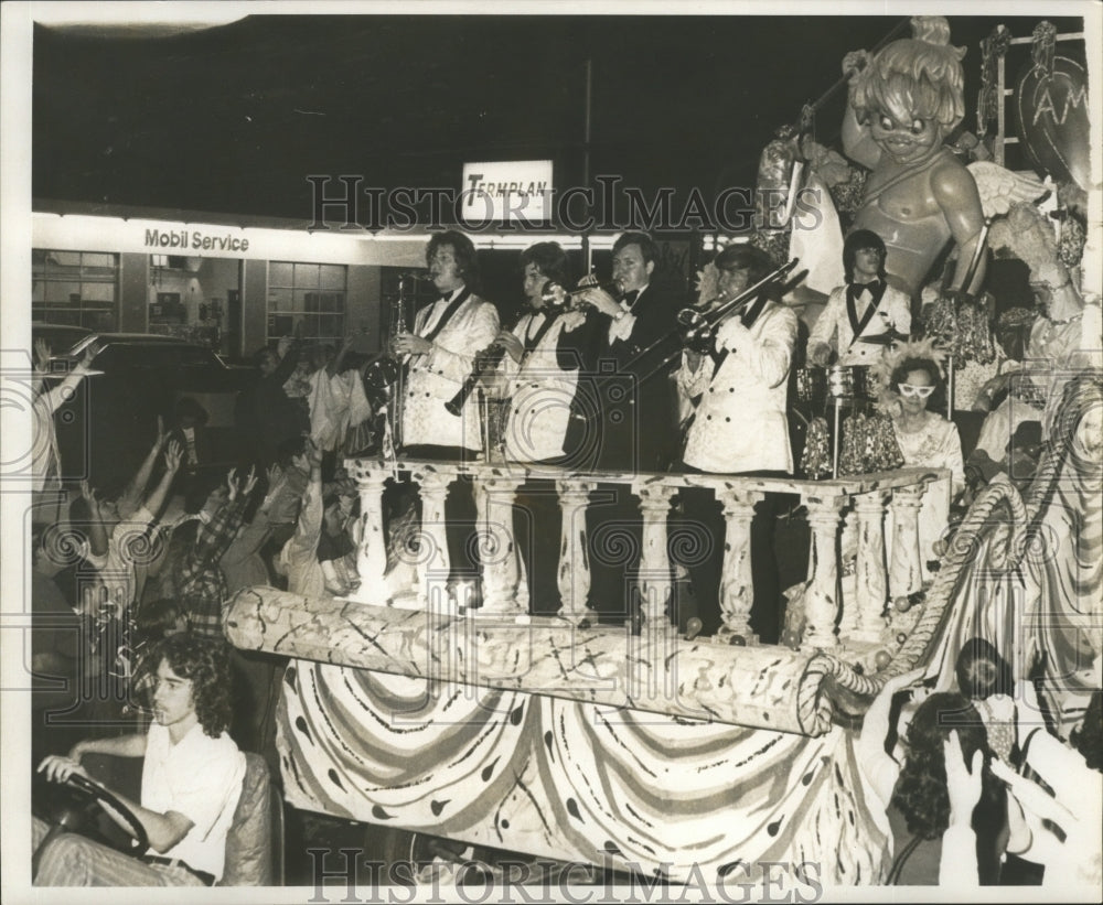 1973 Carnival Parade - Historic Images