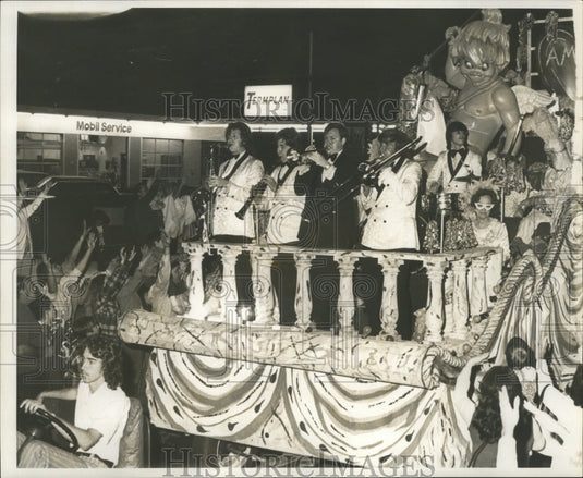 1973 Carnival Parade - Historic Images