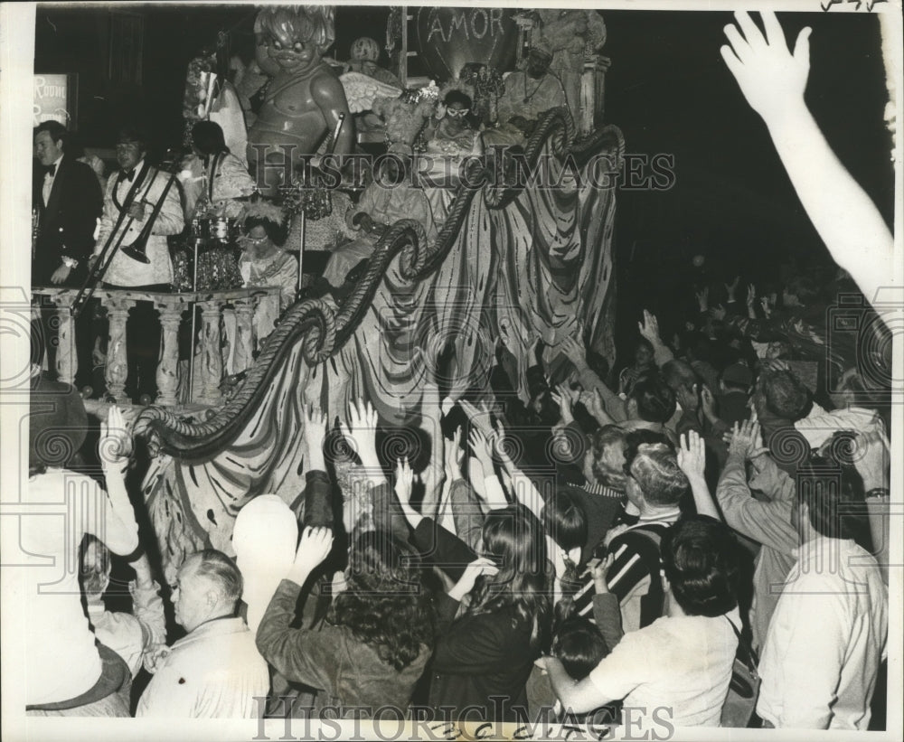 1973 Carnival Parade - Historic Images