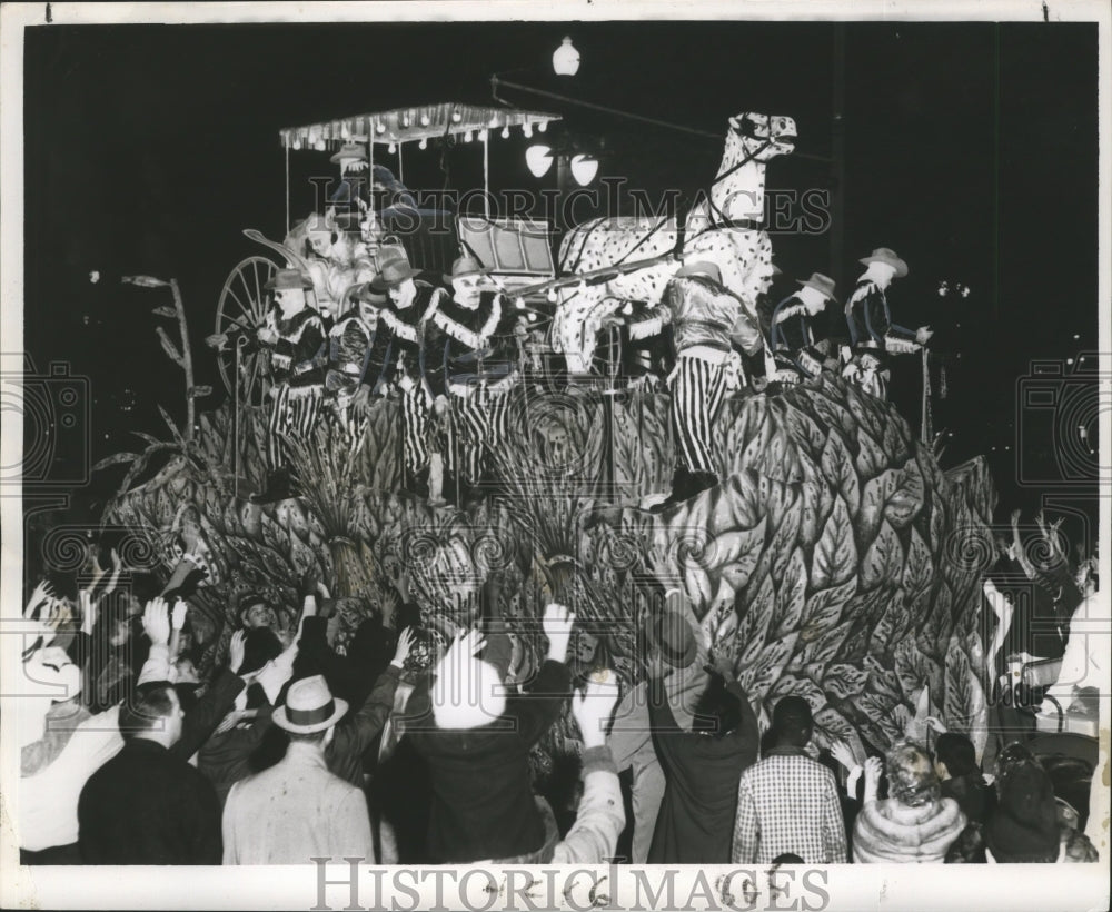 1962 Carnival Parade - Historic Images