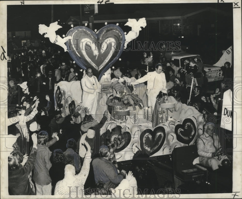 1974 Carnival Parade - Historic Images