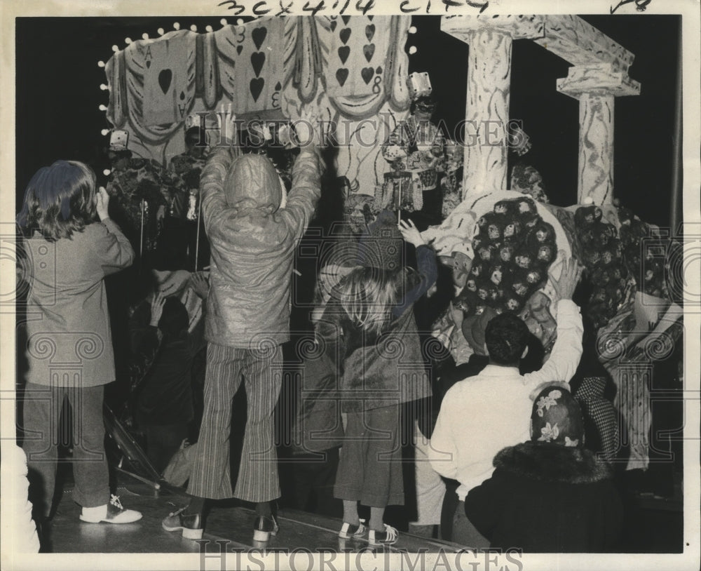 1974 Carnival Parade - Historic Images