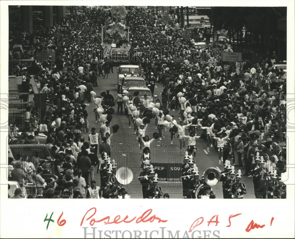 1986 Carnival Parade - Historic Images