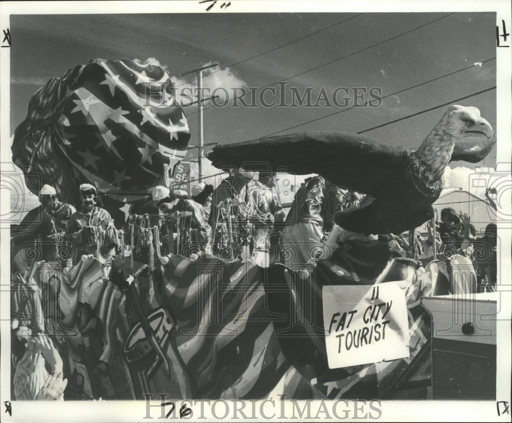 1976 Carnival Parade Krewe of Poseidon Float II Fat City Tourist. - Historic Images