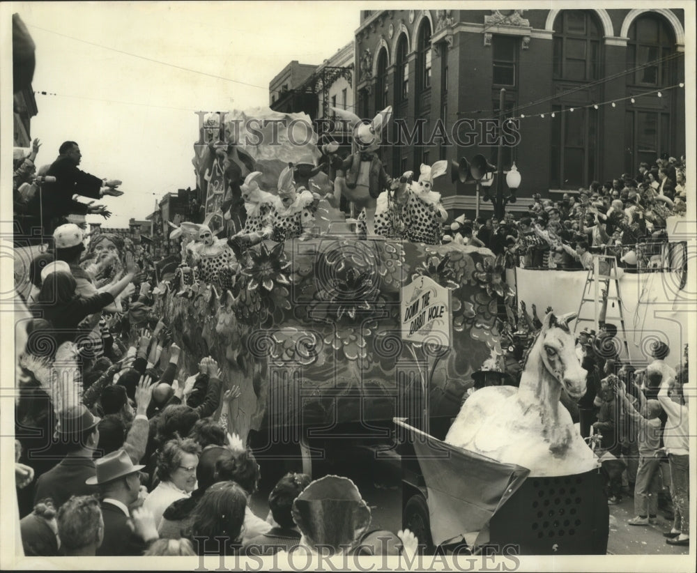 1966 Carnival Parade - Historic Images