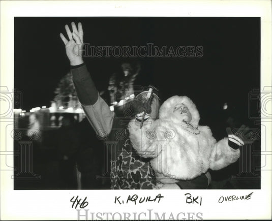 1993 Carlee & Winston Huffman Try to Catch Throws form Aquila Parade - Historic Images