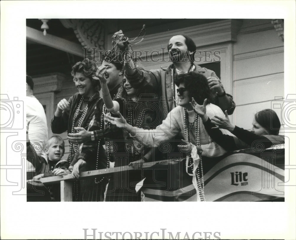 1991 Carnival Spectators Grab for Beads from Avenue Pub New Orleans - Historic Images