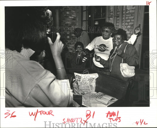 1988 Marcia Lloyd, Mary Sparks & Marva Griggs at Mardi Gras - Historic Images