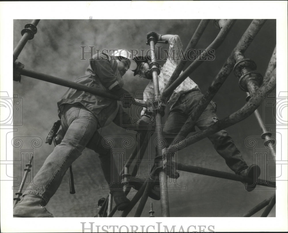 1991 Kenny Kueker &amp; Paul Dichiara Construct Stand for Mardi Gras - Historic Images