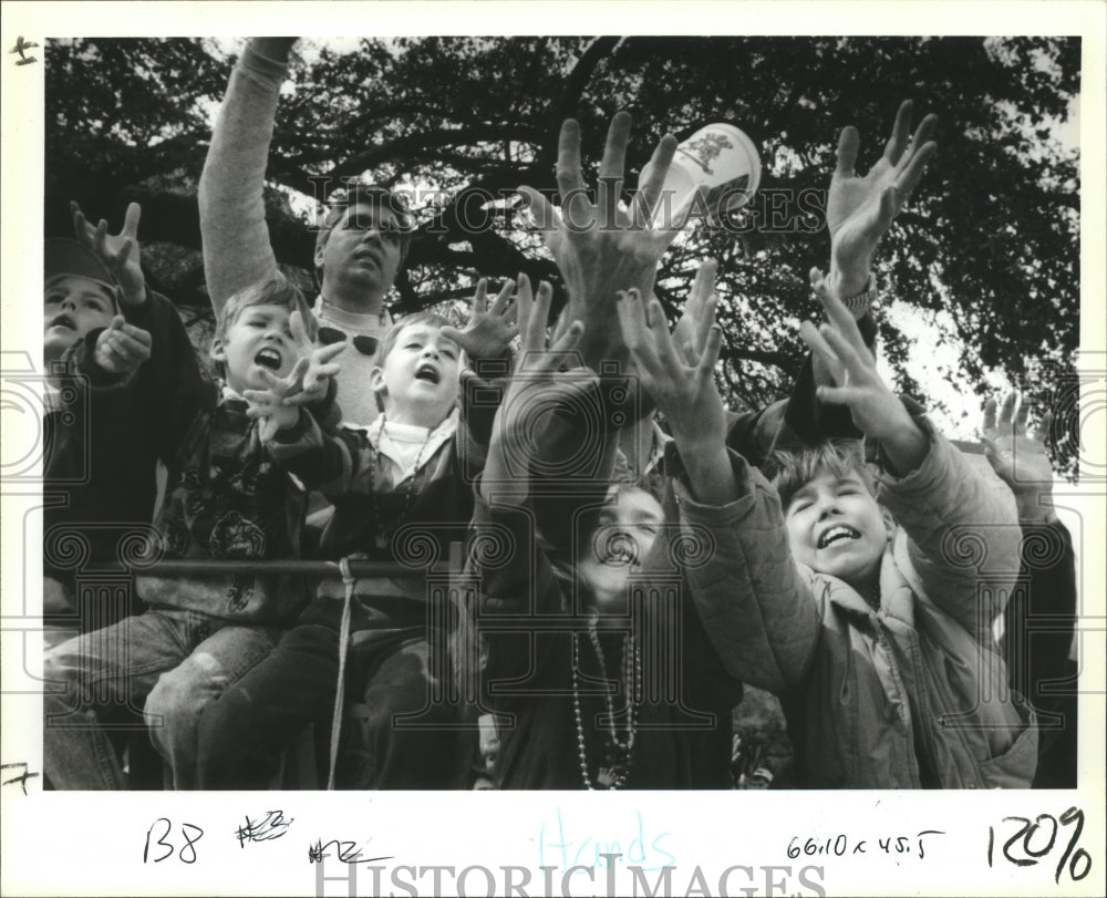 1993 Mardi Gras Goer Gary Carter &amp; Friends Reach for Parade Throws - Historic Images