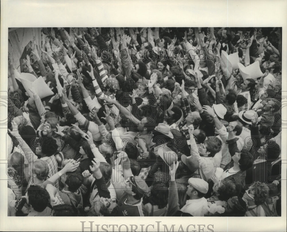 1981 Carnival Parade - Historic Images