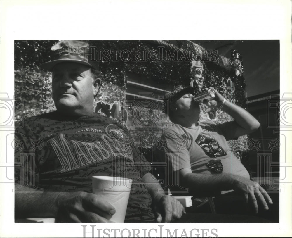 1994 Carnival Spectators - Historic Images