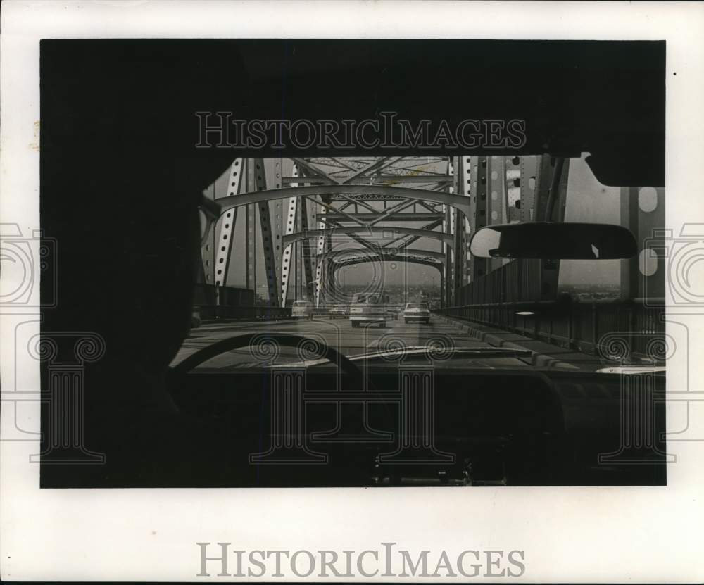 1965 Press Photo Driver&#39;s view of Greater New Orleans Bridge - nod00620 - Historic Images