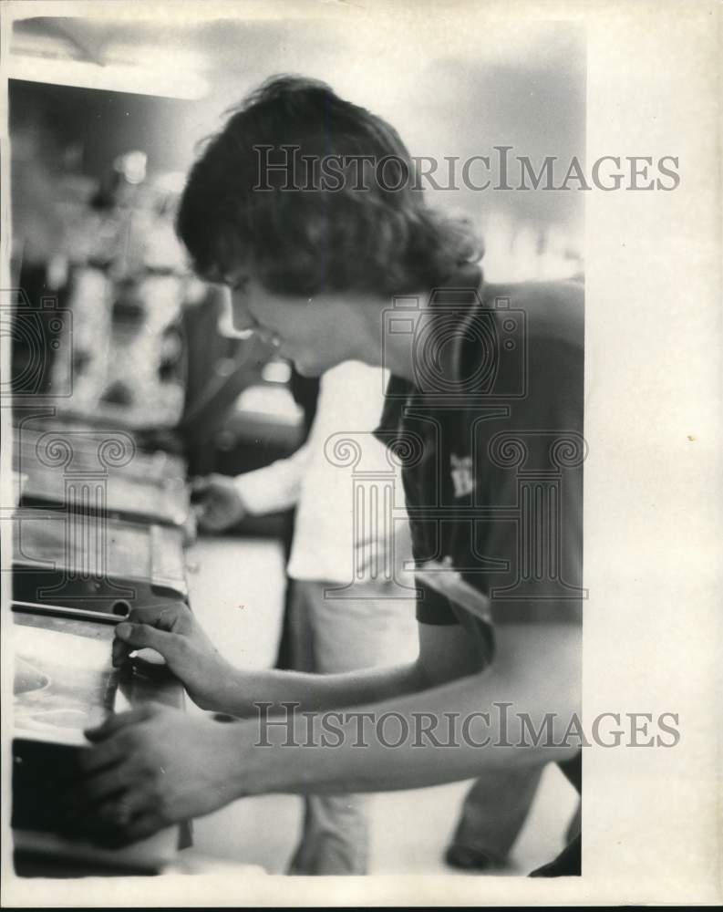 1976 Press Photo Teenager Playing Arcade Game at Pontchartrain Beach - nod01046- Historic Images